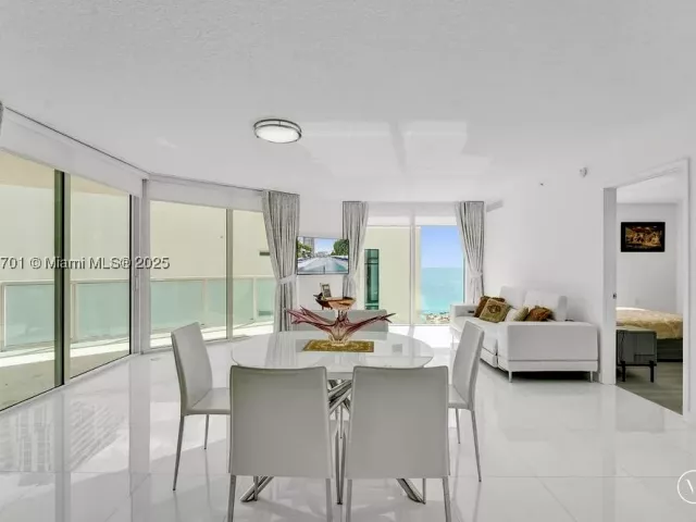 3-bedroom condo for sale in Sunny Isles Beach - 150 Sunny Isles Blvd 1-1606 - MondialRealty