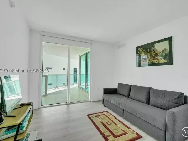 3-bedroom condo for sale in Sunny Isles Beach - 150 Sunny Isles Blvd 1-1606 - MondialRealty