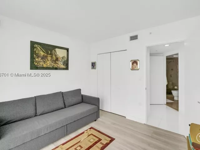 3-bedroom condo for sale in Sunny Isles Beach - 150 Sunny Isles Blvd 1-1606 - MondialRealty