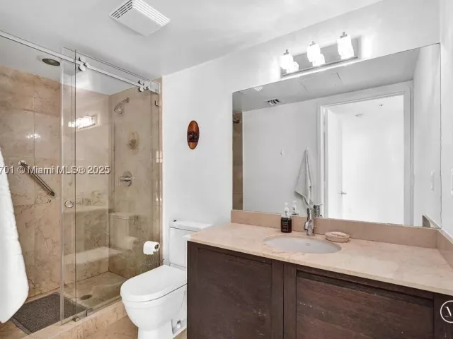 3-bedroom condo for sale in Sunny Isles Beach - 150 Sunny Isles Blvd 1-1606 - MondialRealty
