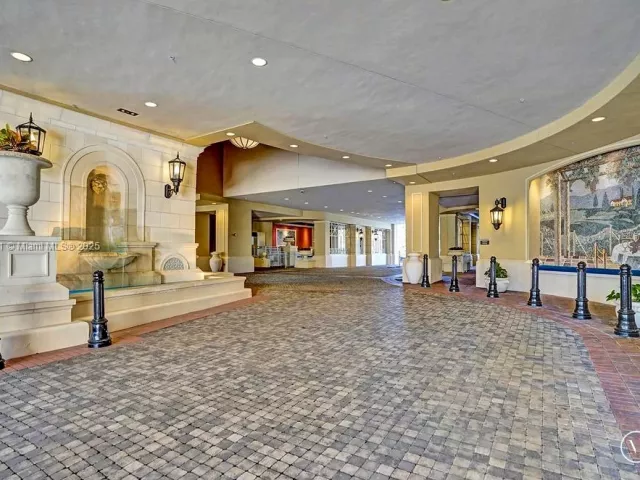 3-bedroom condo for sale in Sunny Isles Beach - 150 Sunny Isles Blvd 1-1606 - MondialRealty