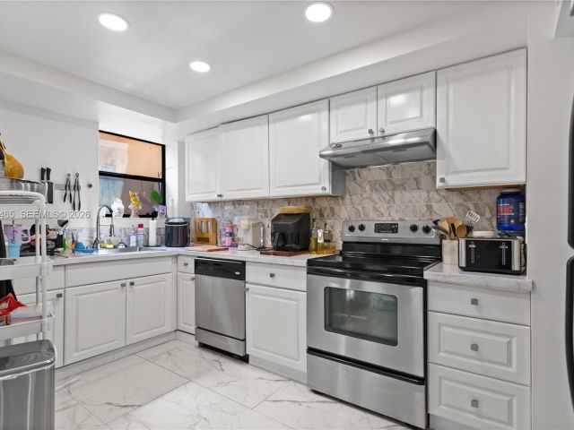 Home for sale at 949 SW 113th Ter - photo 7430358