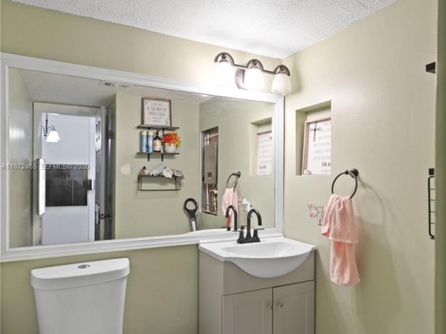 Home for sale at 949 SW 113th Ter - photo 7430378