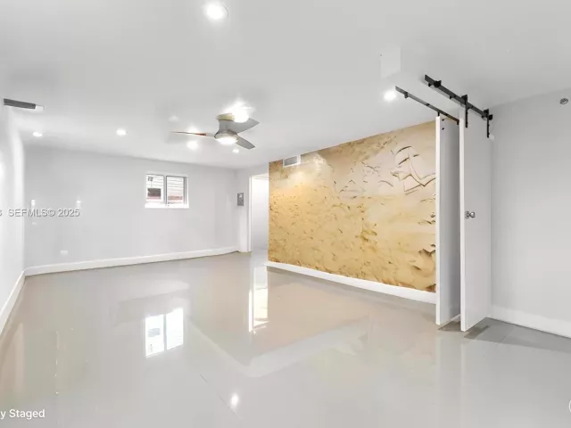 3-bedroom home for sale in Wilton Manors - 500 NW 30th St - MondialRealty