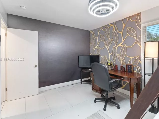 3-bedroom home for sale in Wilton Manors - 500 NW 30th St - MondialRealty