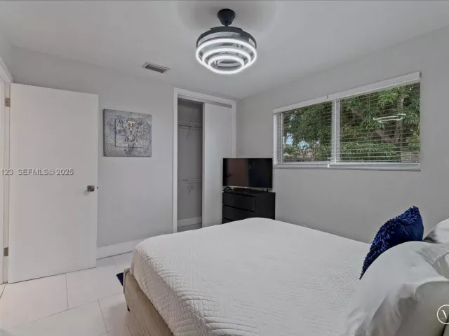 3-bedroom home for sale in Wilton Manors - 500 NW 30th St - MondialRealty