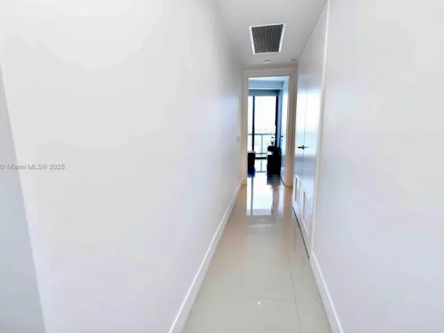 4-bedroom condo for sale in Aventura - 3250 NE 188th St 502 - MondialRealty