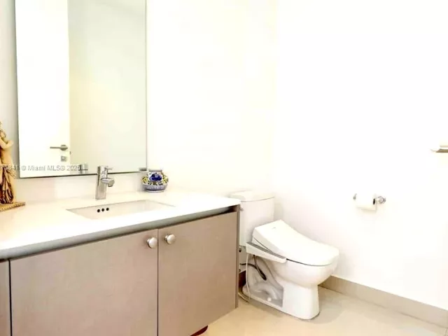 4-bedroom condo for sale in Aventura - 3250 NE 188th St 502 - MondialRealty