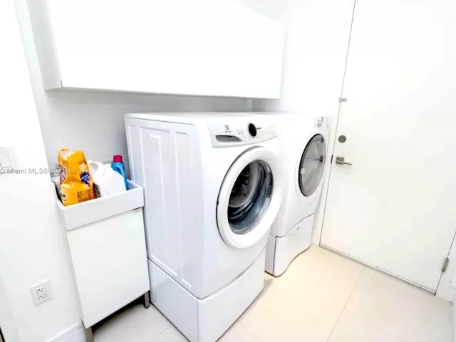 4-bedroom condo for sale in Aventura - 3250 NE 188th St 502 - MondialRealty