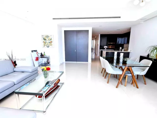 4-bedroom condo for sale in Aventura - 3250 NE 188th St 502 - MondialRealty