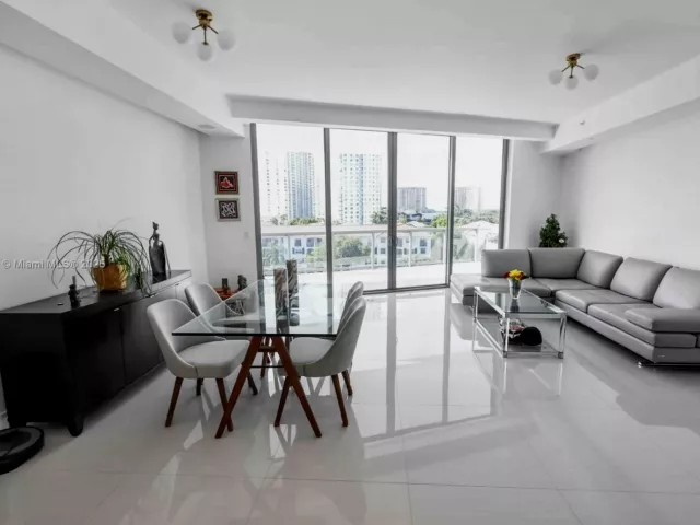 4-bedroom condo for sale in Aventura - 3250 NE 188th St 502 - MondialRealty