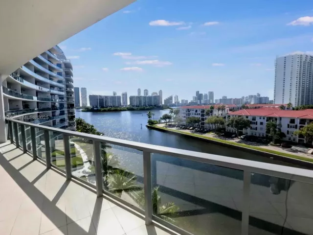 4-bedroom condo for sale in Aventura - 3250 NE 188th St 502 - MondialRealty