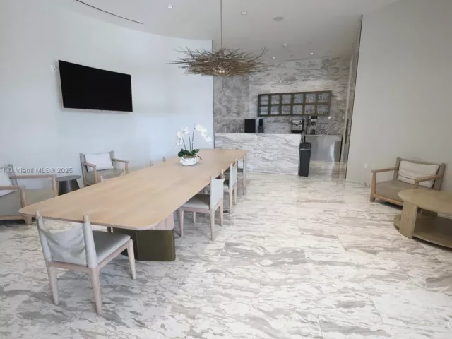 4-bedroom condo for sale in Aventura - 3250 NE 188th St 502 - MondialRealty