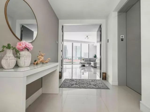 4-bedroom condo for sale in Aventura - 3250 NE 188th St 502 - MondialRealty