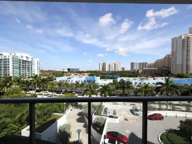 4-bedroom condo for sale in Aventura - 3250 NE 188th St 502 - MondialRealty