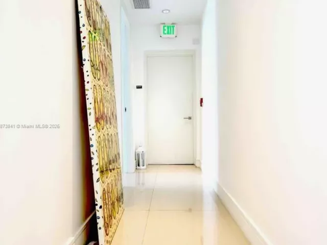 4-bedroom condo for sale in Aventura - 3250 NE 188th St 502 - MondialRealty