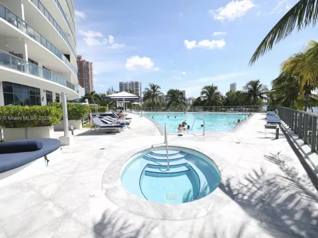 4-bedroom condo for sale in Aventura - 3250 NE 188th St 502 - MondialRealty