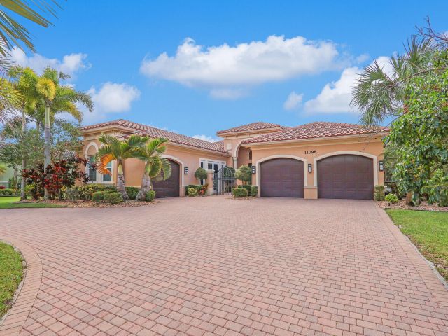 Home for sale at 11098 Lynwood Palm Way - photo 6514045