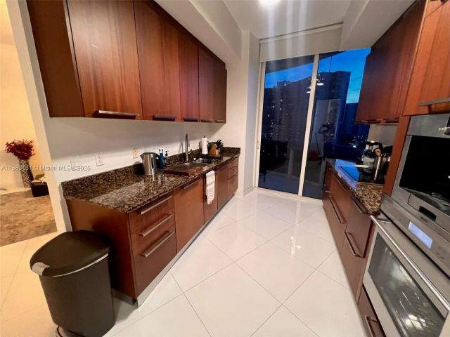 Apartment for rent  Unit #605 - photo 7405424