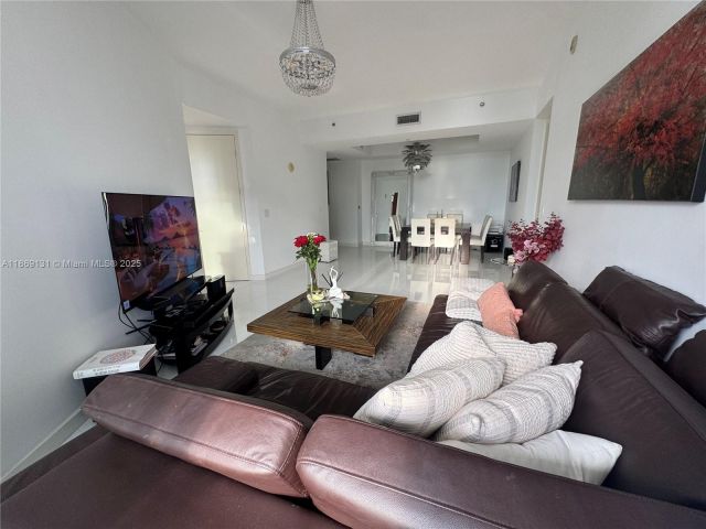 Apartment for rent  Unit #605 - photo 7405429