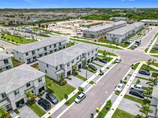 3-bedroom home for sale in Homestead - 716 SE 14th St - MondialRealty