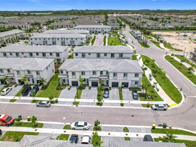 3-bedroom home for sale in Homestead - 716 SE 14th St - MondialRealty