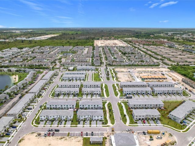 3-bedroom home for sale in Homestead - 716 SE 14th St - MondialRealty