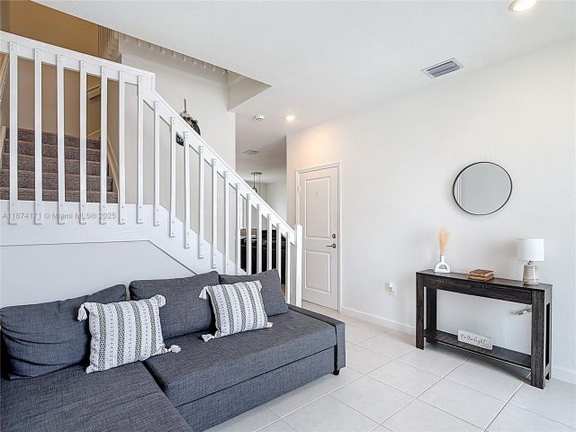 3-bedroom home for sale in Homestead - 716 SE 14th St - MondialRealty