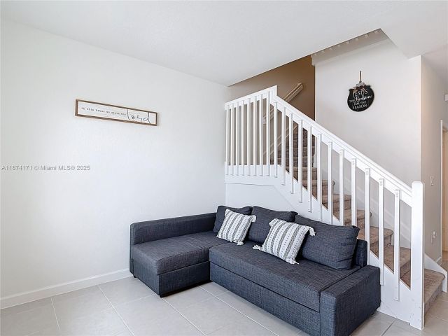 3-bedroom home for sale in Homestead - 716 SE 14th St - MondialRealty