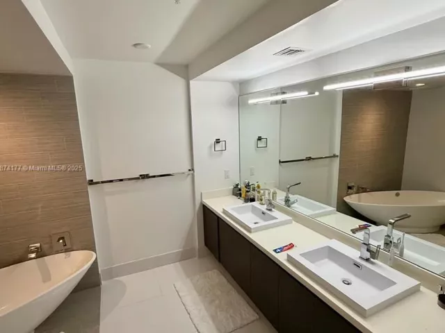 2-bedroom condo for sale in Sunny Isles Beach - 300 Sunny Isles Blvd 4-803 - MondialRealty