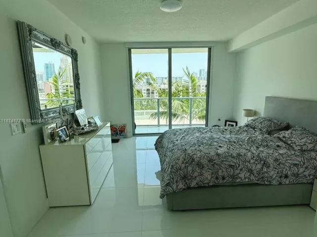 2-bedroom condo for sale in Sunny Isles Beach - 300 Sunny Isles Blvd 4-803 - MondialRealty