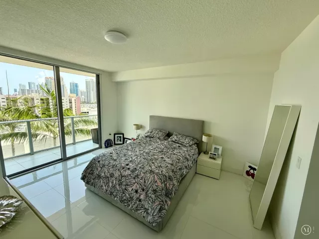 2-bedroom condo for sale in Sunny Isles Beach - 300 Sunny Isles Blvd 4-803 - MondialRealty