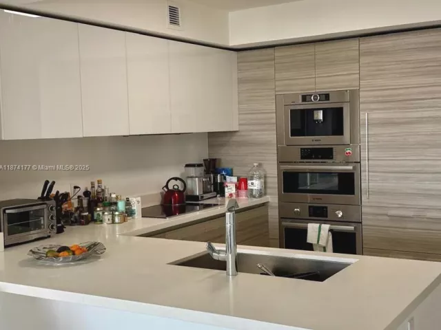 2-bedroom condo for sale in Sunny Isles Beach - 300 Sunny Isles Blvd 4-803 - MondialRealty