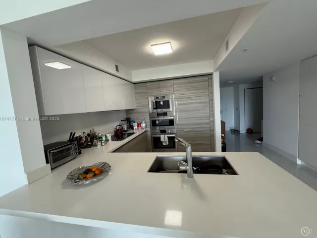 2-bedroom condo for sale in Sunny Isles Beach - 300 Sunny Isles Blvd 4-803 - MondialRealty