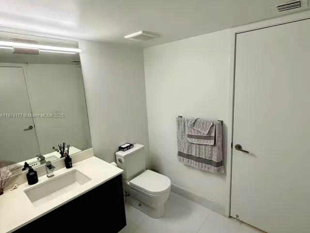 2-bedroom condo for sale in Sunny Isles Beach - 300 Sunny Isles Blvd 4-803 - MondialRealty