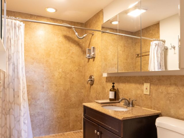 Home for rent at 1401 NE 17th Way - photo 6514823