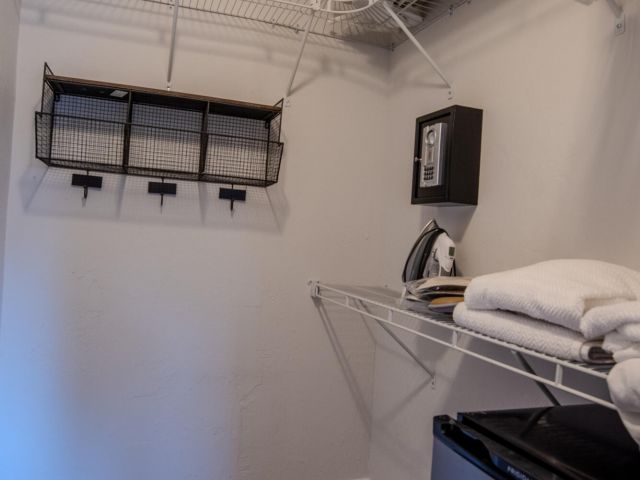 Home for rent at 1401 NE 17th Way - photo 6514825