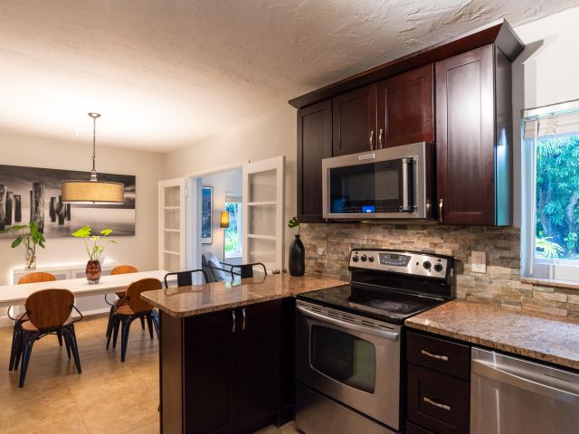 Home for rent at 1401 NE 17th Way - photo 6514830