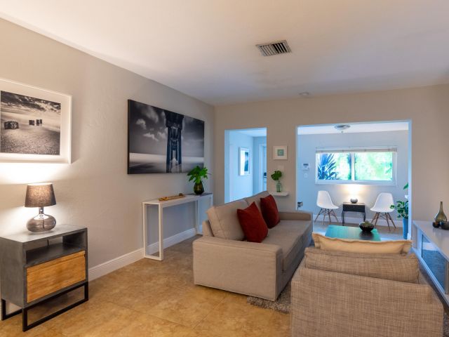 Home for rent at 1401 NE 17th Way - photo 6514834