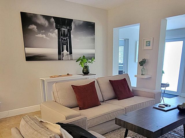 Home for rent at 1401 NE 17th Way - photo 6514836