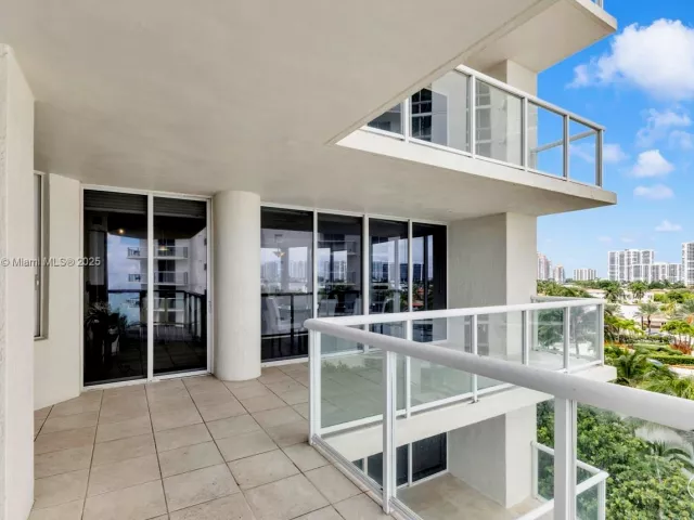 2-bedroom condo for sale in Sunny Isles Beach - 18671 Collins Ave 604 - MondialRealty