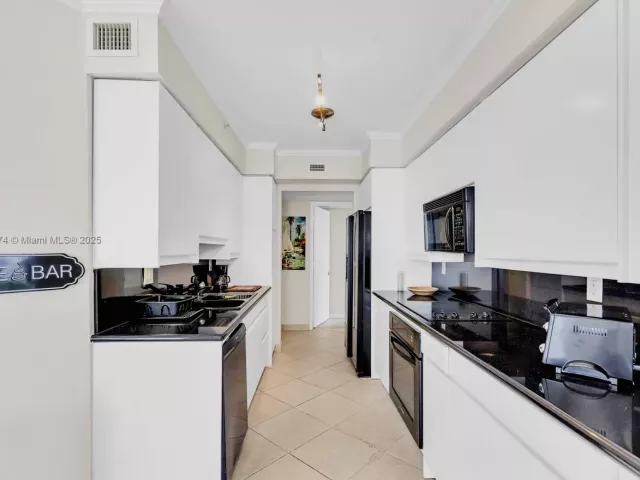 2-bedroom condo for sale in Sunny Isles Beach - 18671 Collins Ave 604 - MondialRealty