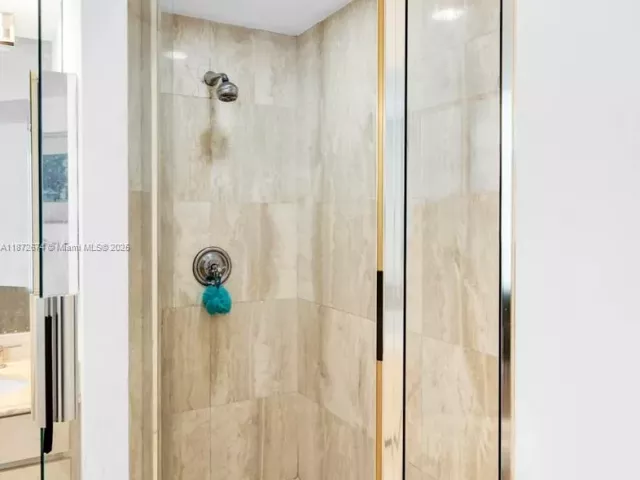 2-bedroom condo for sale in Sunny Isles Beach - 18671 Collins Ave 604 - MondialRealty