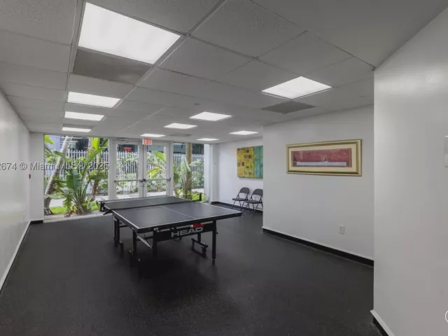 2-bedroom condo for sale in Sunny Isles Beach - 18671 Collins Ave 604 - MondialRealty