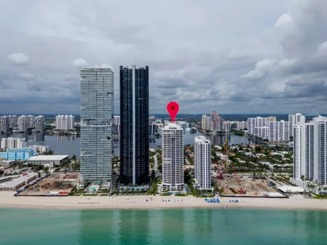 2-bedroom condo for sale in Sunny Isles Beach - 18671 Collins Ave 604 - MondialRealty