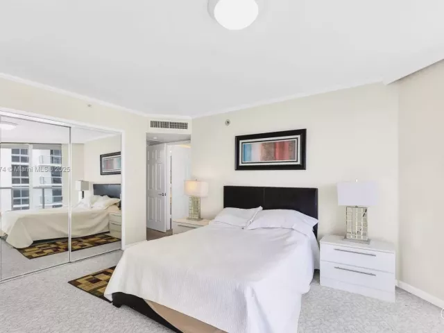 2-bedroom condo for sale in Sunny Isles Beach - 18671 Collins Ave 604 - MondialRealty