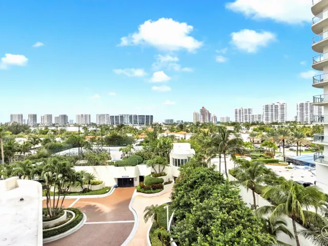 2-bedroom condo for sale in Sunny Isles Beach - 18671 Collins Ave 604 - MondialRealty