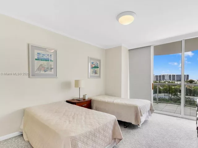 2-bedroom condo for sale in Sunny Isles Beach - 18671 Collins Ave 604 - MondialRealty