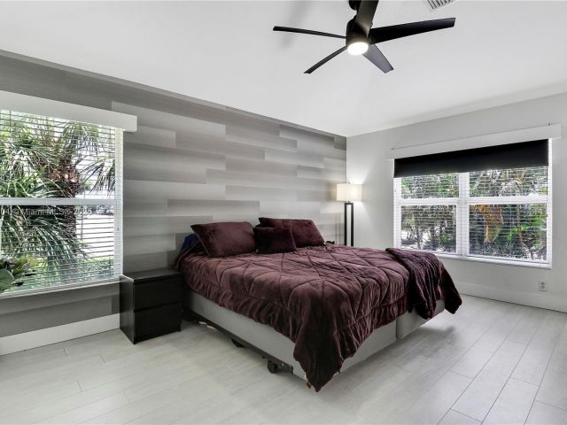 Home for rent at 6047 Seminole Gardens Circle 6047 - photo 6656664