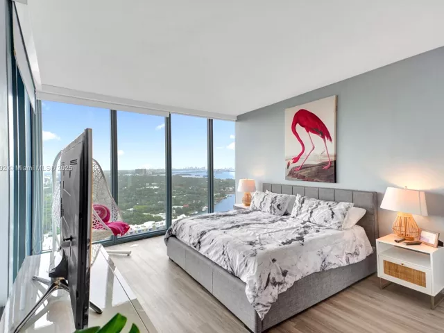 2-bedroom condo for sale in Miami - 601 NE 36th St 2703 - MondialRealty